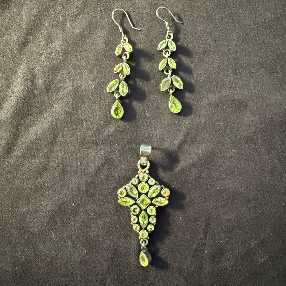 Elegant Green Gemstone Jewelry Set